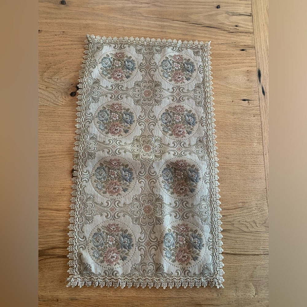 Vintage‎ Victorian Table Runner Embroidered Floral Pinks Ivory Red Backing